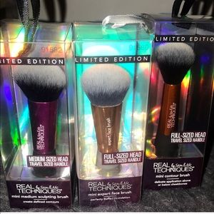 REAL TECHNIQUES BUNDLE OF MINI BRUSHES